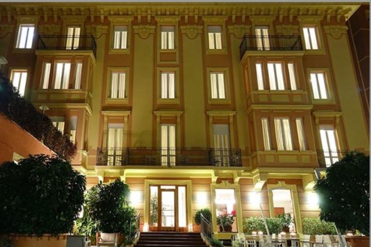 Hotel Careni Villa Italia 菲纳莱利古雷 外观 照片