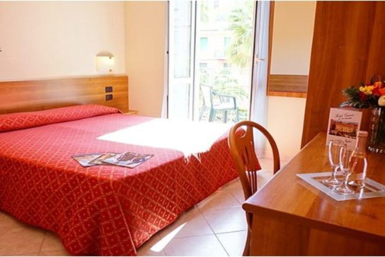 Hotel Careni Villa Italia 菲纳莱利古雷 外观 照片