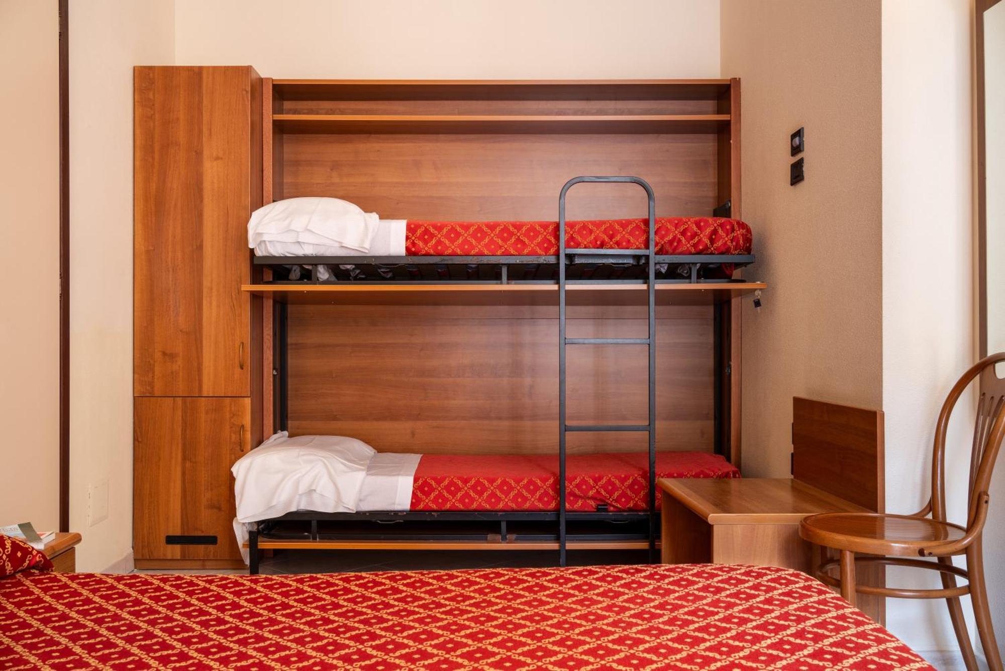 Hotel Careni Villa Italia 菲纳莱利古雷 外观 照片