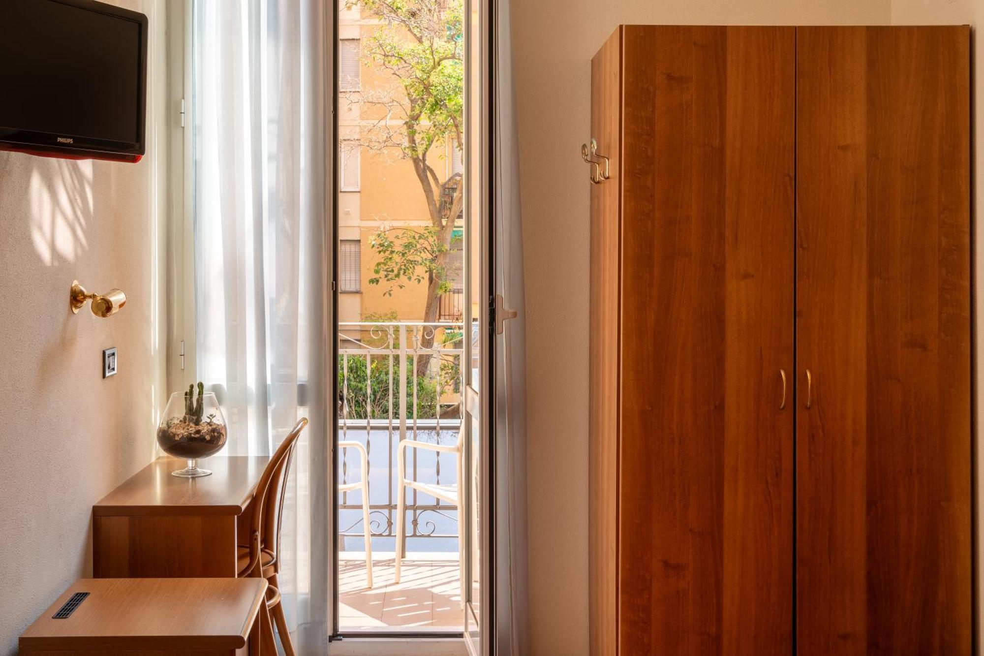 Hotel Careni Villa Italia 菲纳莱利古雷 外观 照片