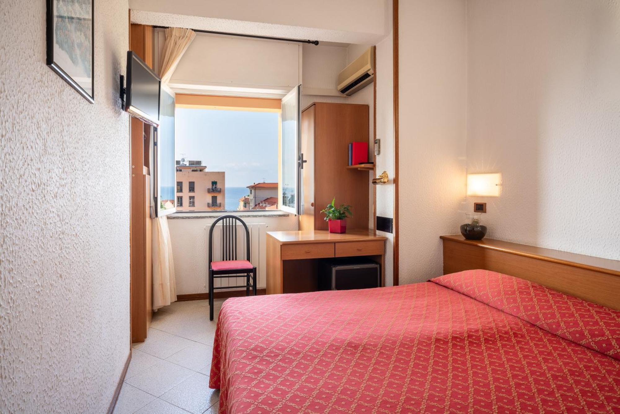 Hotel Careni Villa Italia 菲纳莱利古雷 外观 照片