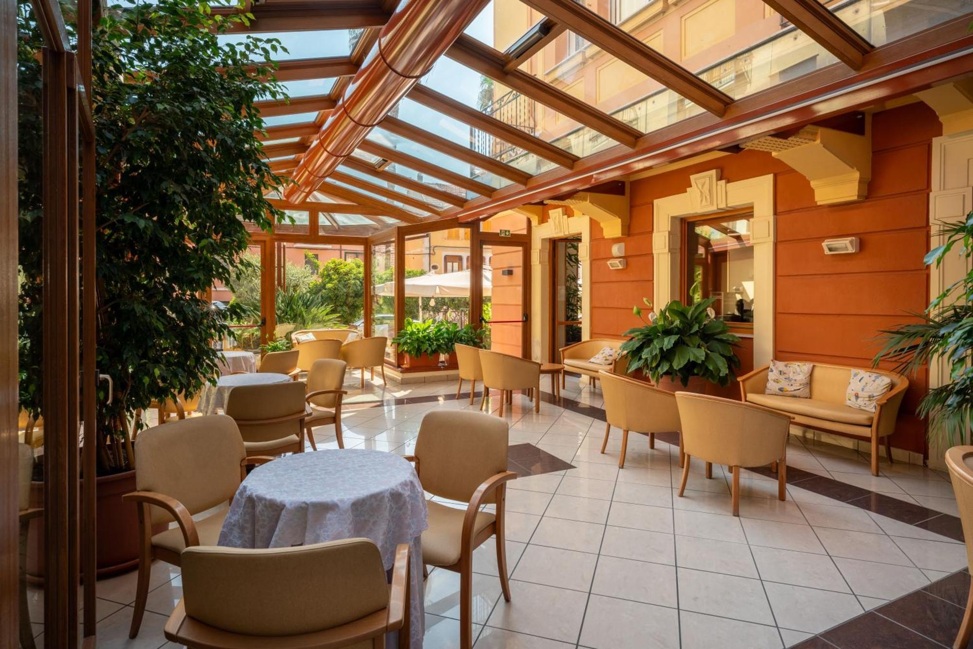 Hotel Careni Villa Italia 菲纳莱利古雷 外观 照片