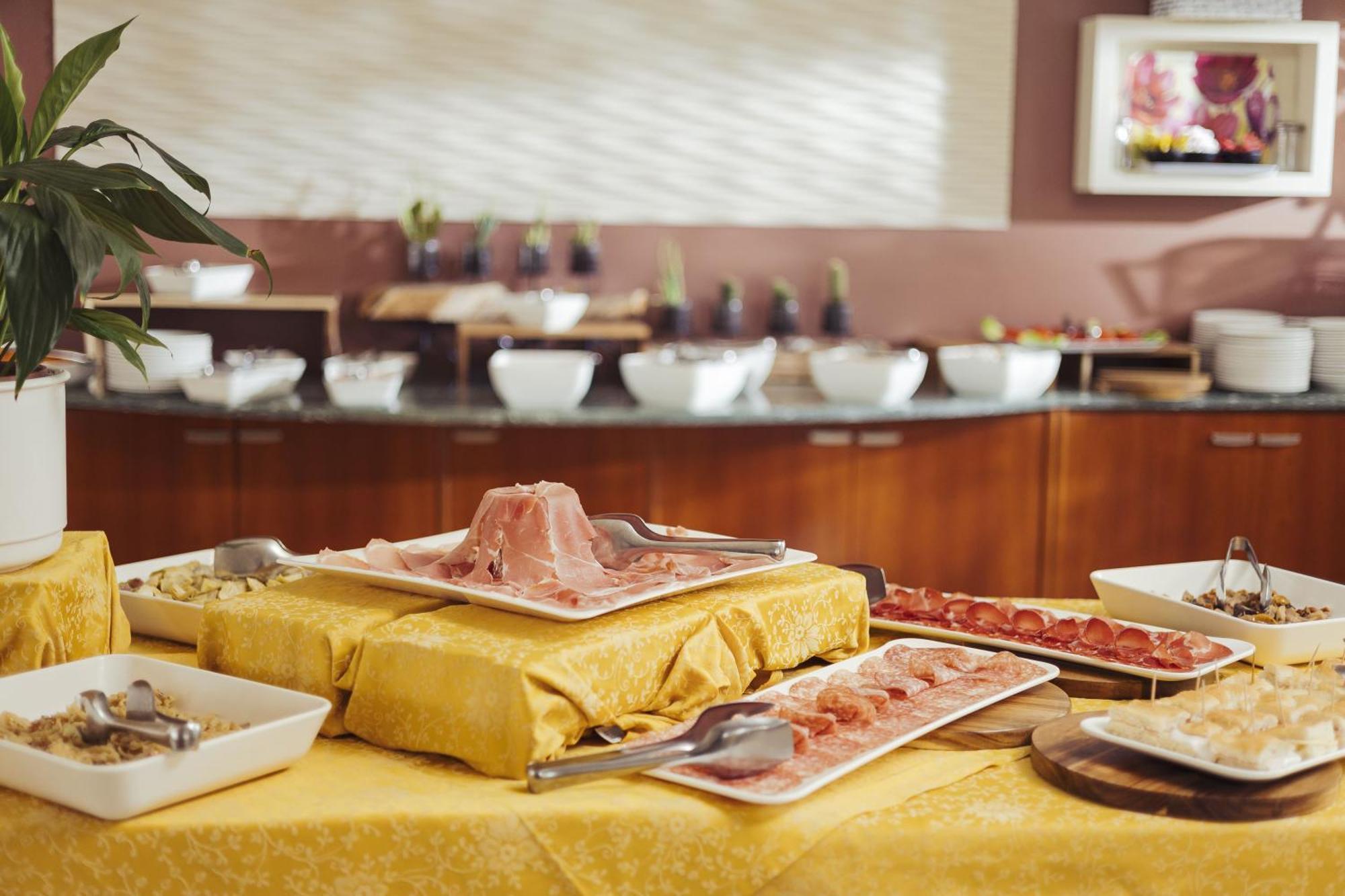 Hotel Careni Villa Italia 菲纳莱利古雷 外观 照片