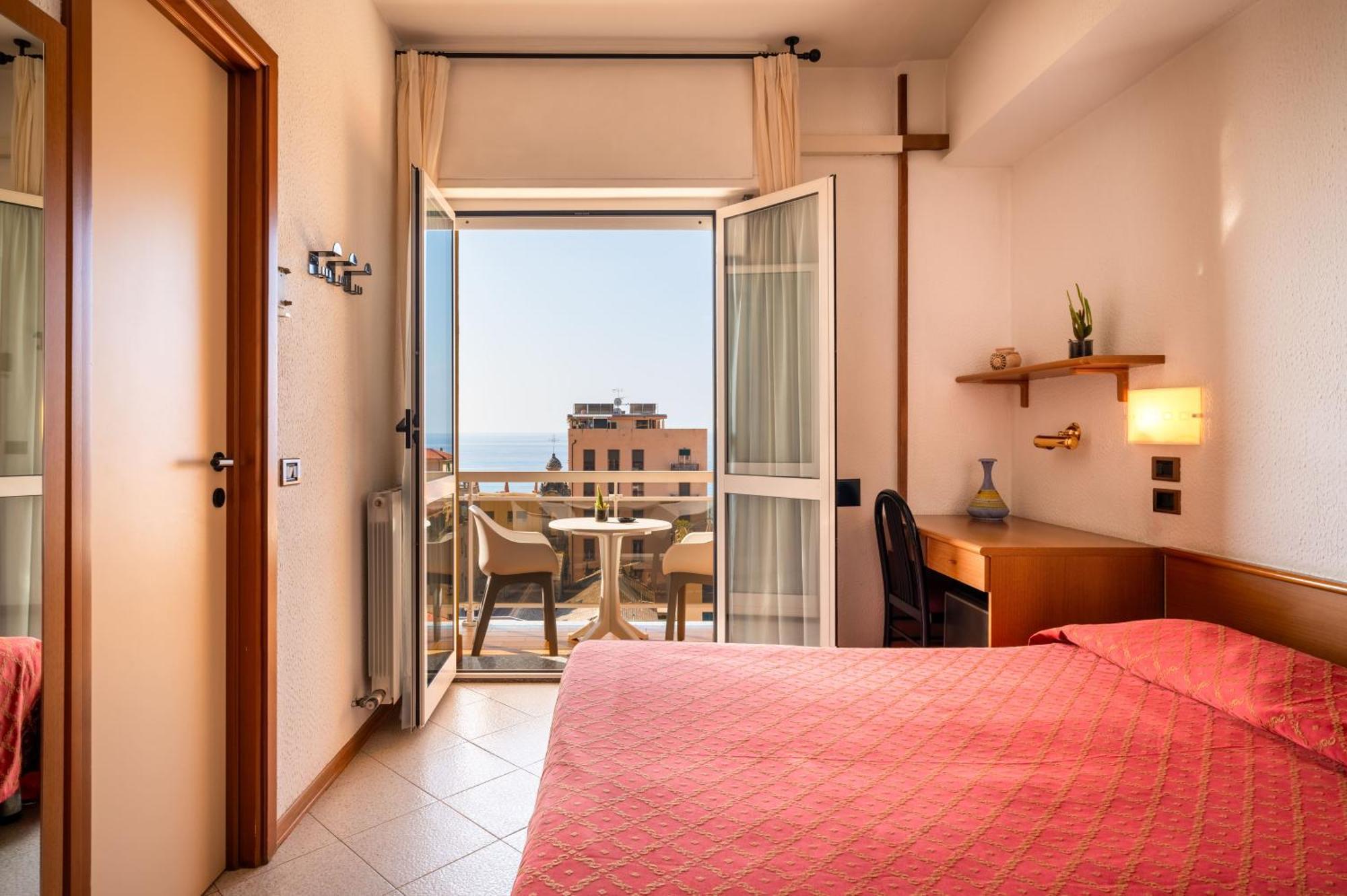 Hotel Careni Villa Italia 菲纳莱利古雷 外观 照片