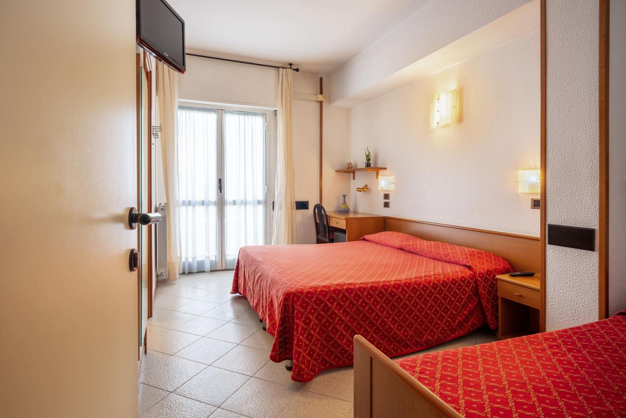 Hotel Careni Villa Italia 菲纳莱利古雷 外观 照片