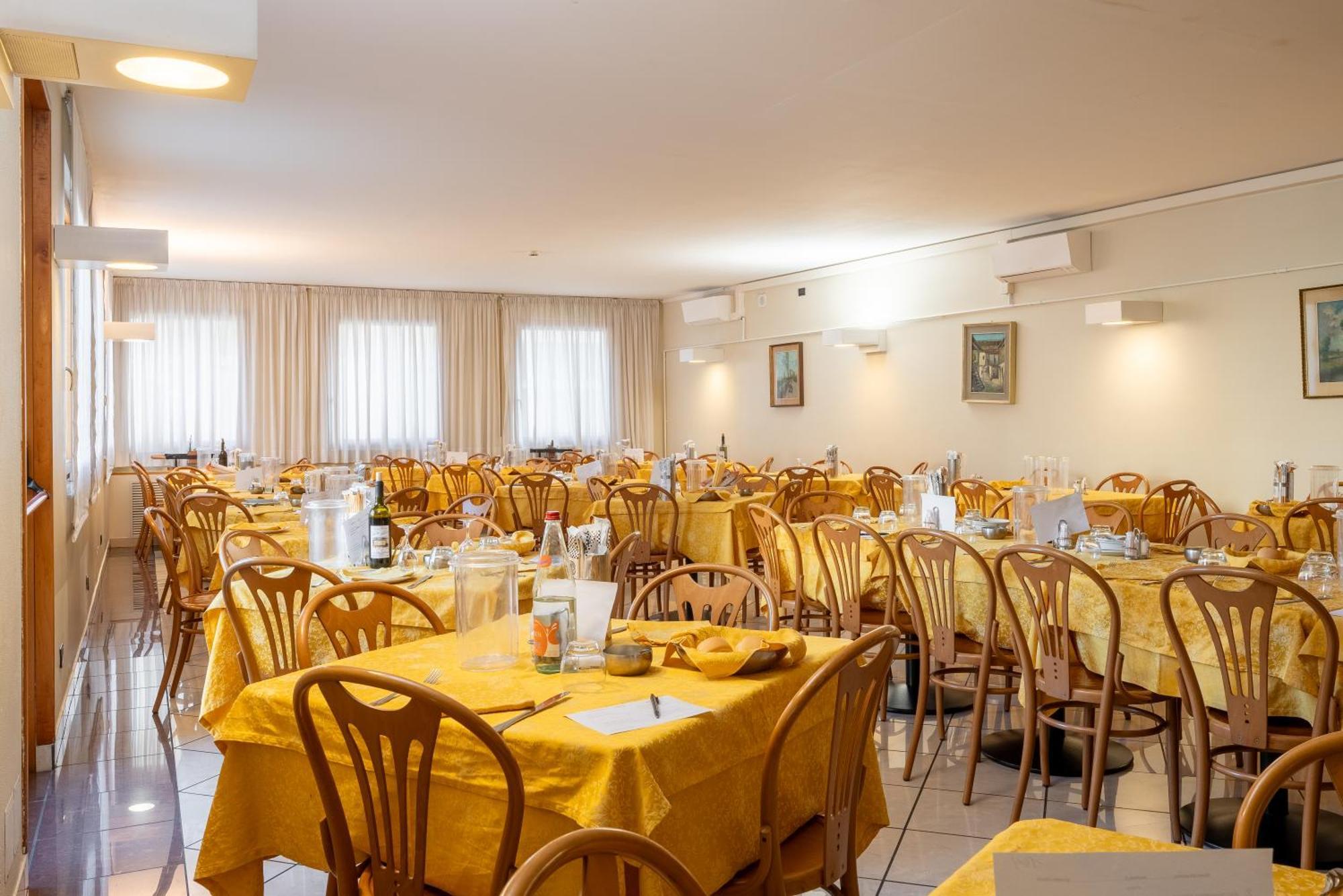 Hotel Careni Villa Italia 菲纳莱利古雷 外观 照片