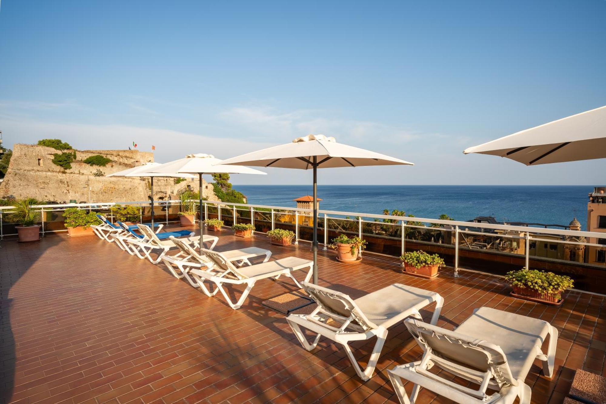 Hotel Careni Villa Italia 菲纳莱利古雷 外观 照片